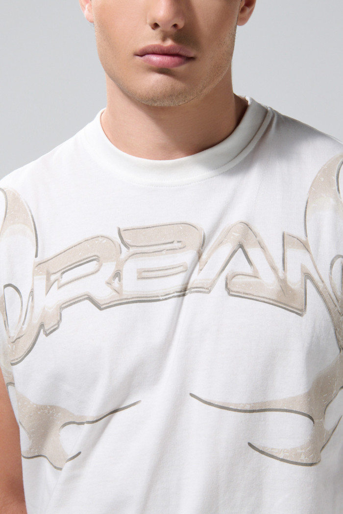 Camiseta oversize manga sisa crema con estampado