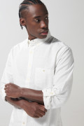 Camisa manga larga blanca con diseño mini print y bolsillo