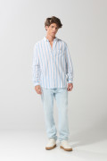 Camisa unicolor a rayas con cuello button down en algodón
