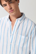 Camisa unicolor a rayas con cuello button down en algodón