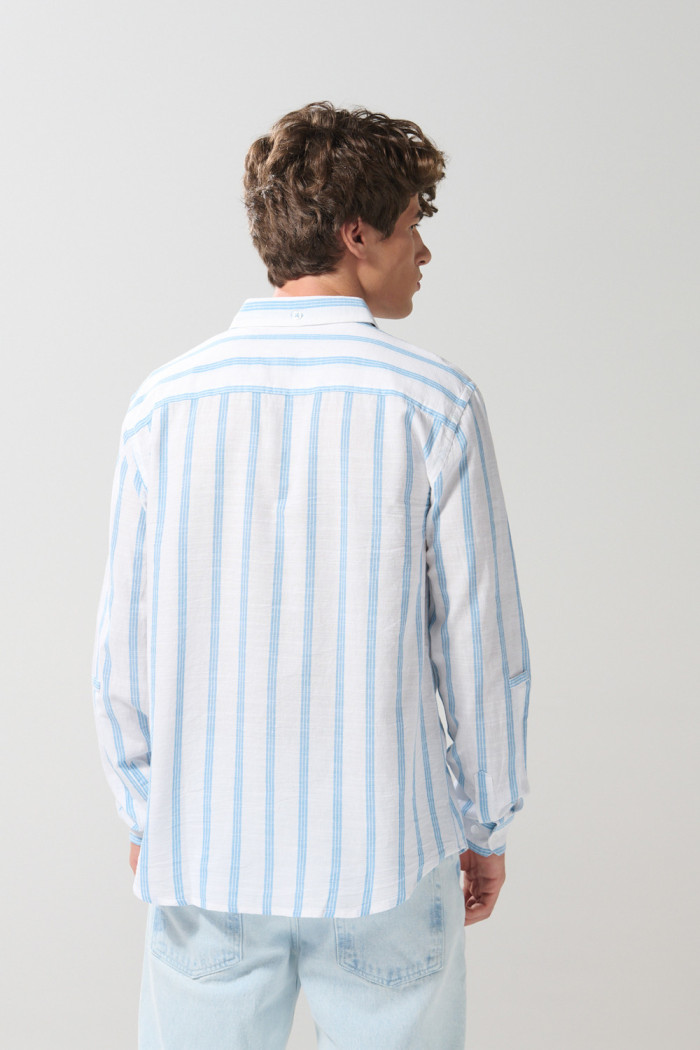 Camisa unicolor a rayas con cuello button down en algodón