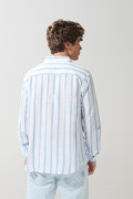 Camisa unicolor a rayas con cuello button down en algodón