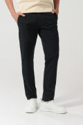 Pantalón tiro medio de dril unicolor con fit ajustado