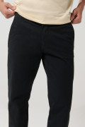 Pantalón tiro medio de dril unicolor con fit ajustado