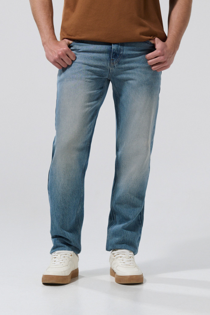 Jean 90´S tiro bajo azul medio con ligeros desgastes