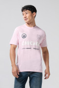 Camiseta rosada clara cuello redondo con diseño college