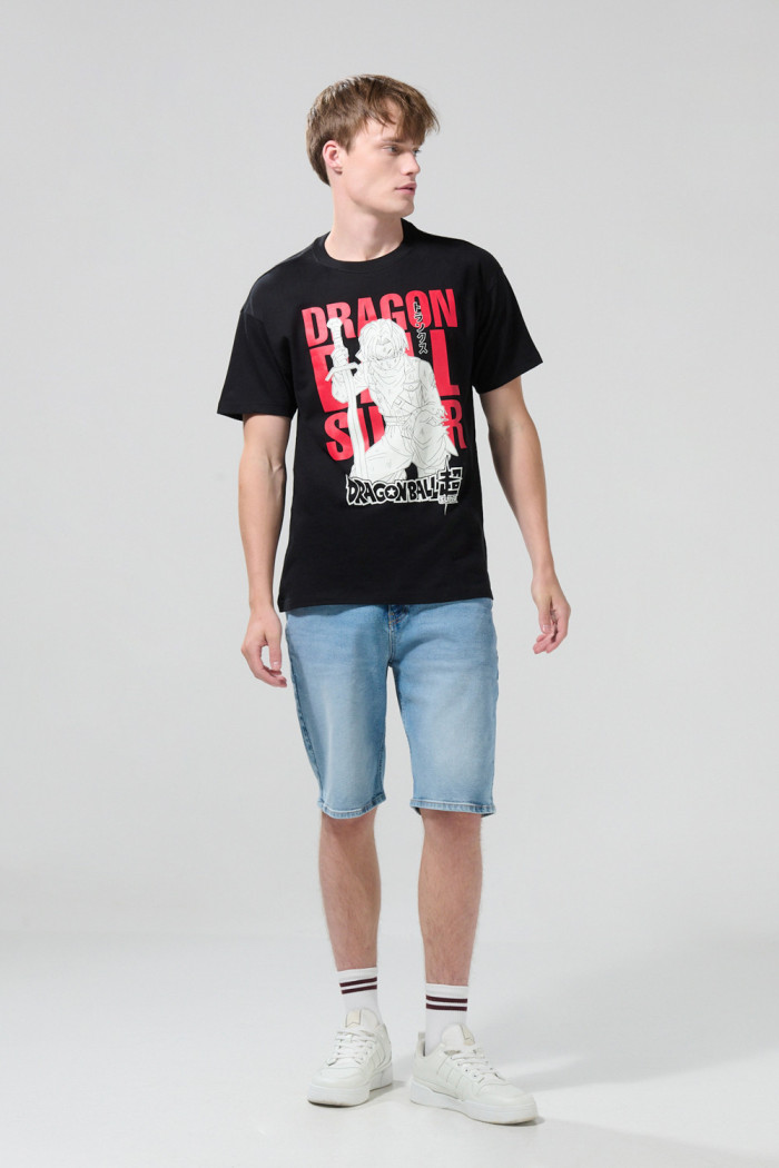 Camiseta negra manga corta con arte de Dragon Ball Super
