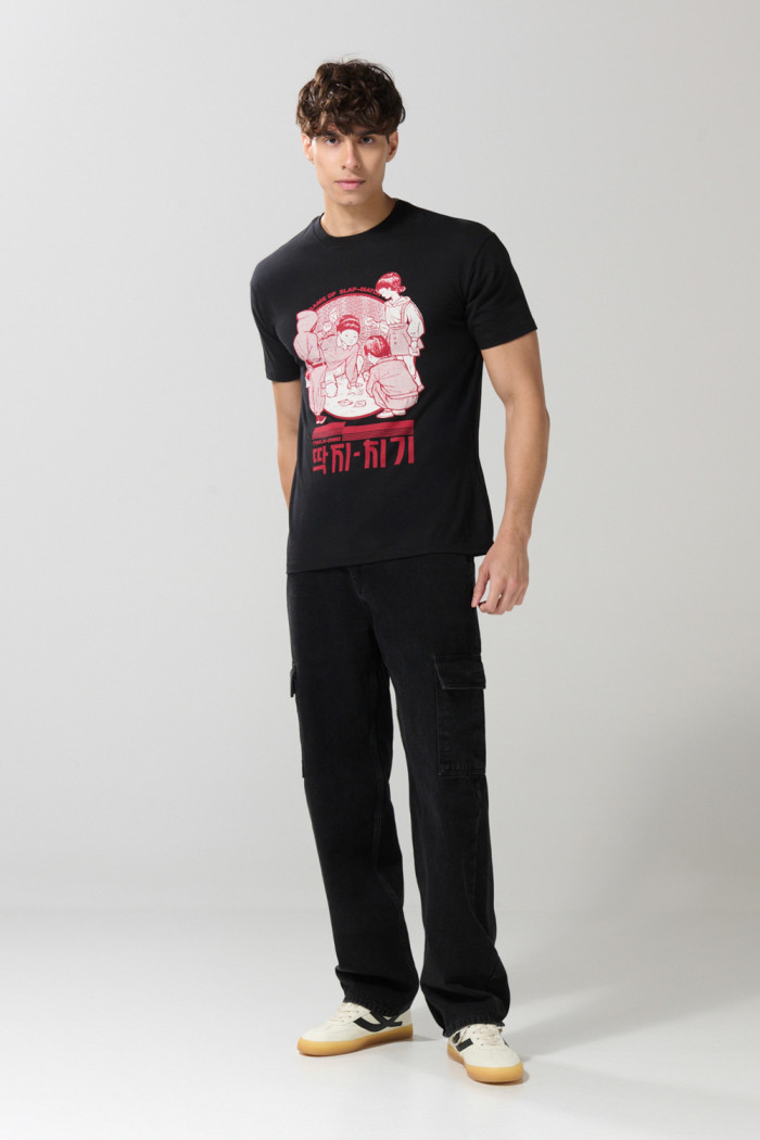 Camiseta negra con arte de Squid Game y manga corta