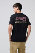 Camiseta negra cuello redondo con arte college posterior
