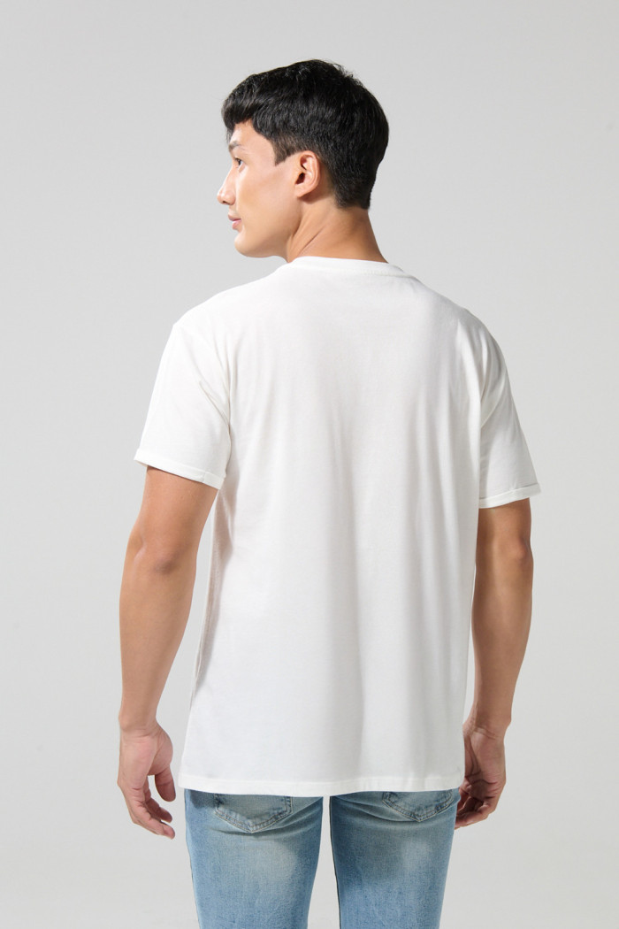 Camiseta unicolor con costura, doblez en puños y manga corta