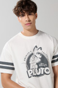 Camiseta crema cuello redondo oversize con arte de Pluto