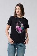 Camiseta negra cuello redondo con arte de Squid Game