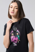 Camiseta negra cuello redondo con arte de Squid Game