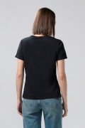 Camiseta negra cuello redondo con arte de Squid Game