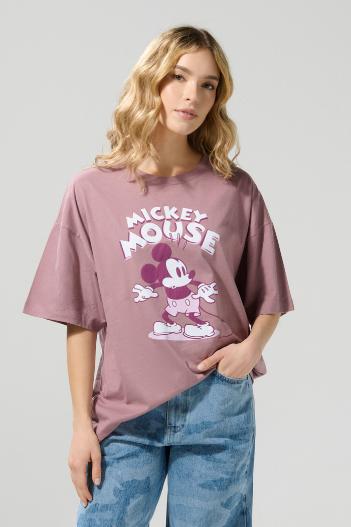 Camiseta oversize manga corta rosada con arte de Mickey