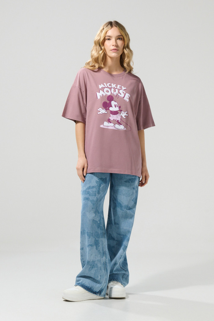 Camiseta oversize manga corta rosada con arte de Mickey