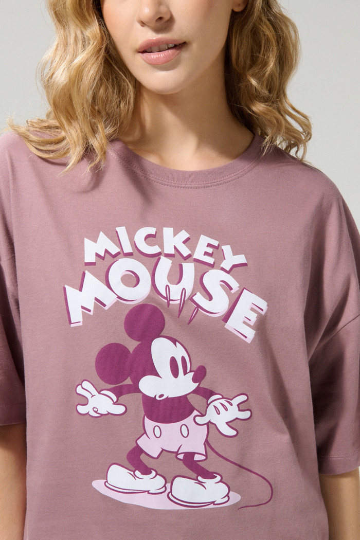 Camiseta oversize manga corta rosada con arte de Mickey