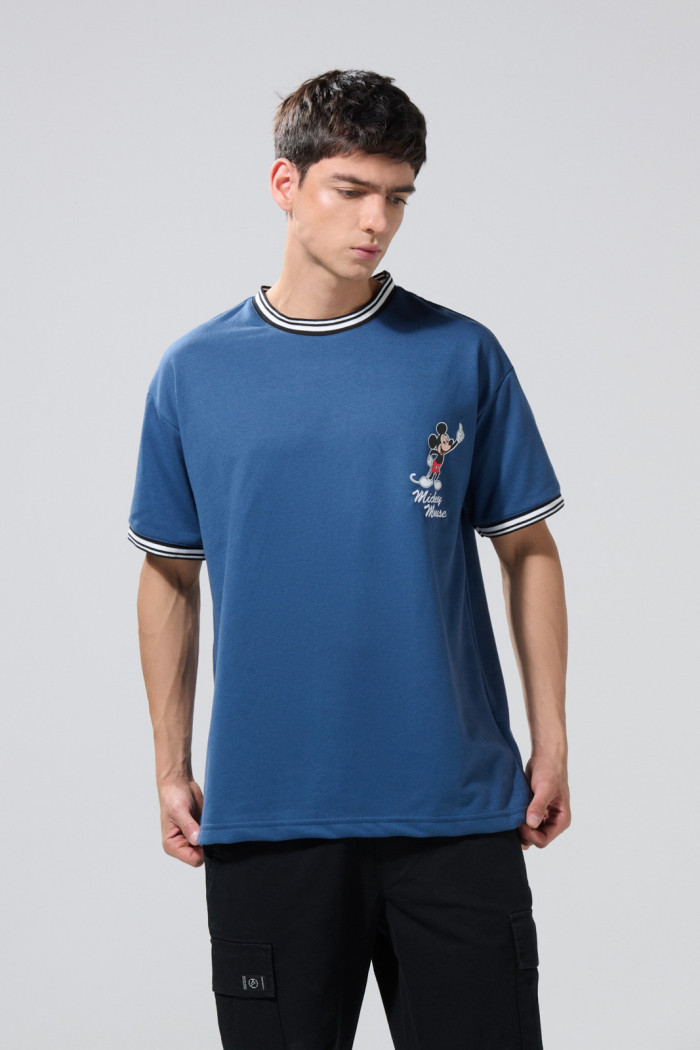Camiseta azul oversize manga corta con diseño de Mickey