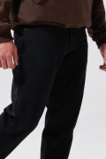 Jean tiro bajo slim negro con bolsillos y ajuste ceñido